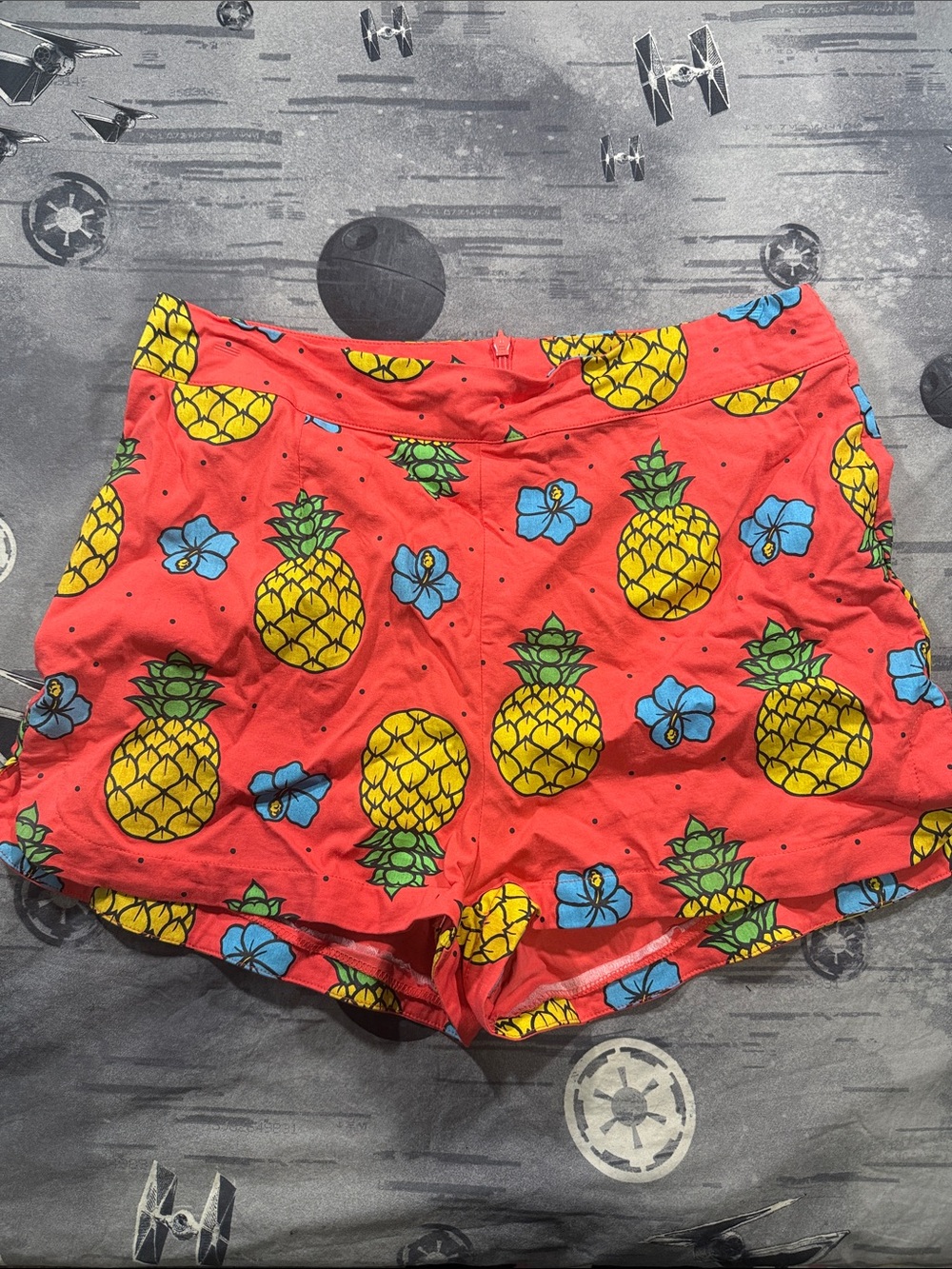 SOURPUSS TIKI PINEAPPLE PRINT SWEETIE PIE SHORTS SZ XL EUC